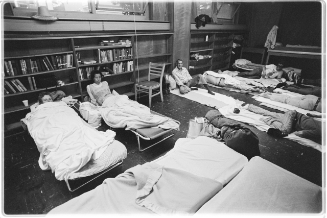People without housing in St. Stephen’s Church, Minneapolis. Photo by Minneapolis Tribune photographer Mike Zerby taken on July 2, 1982.
